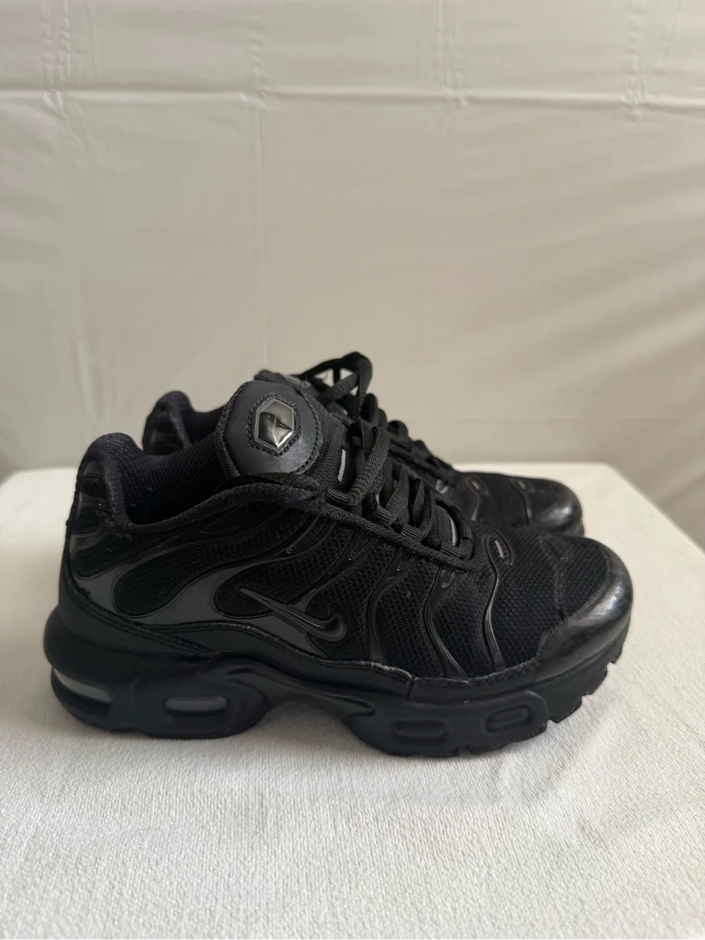 Nike Air Max Plus TN Triple Black Kids Size 1Y CD0610-001 No Box